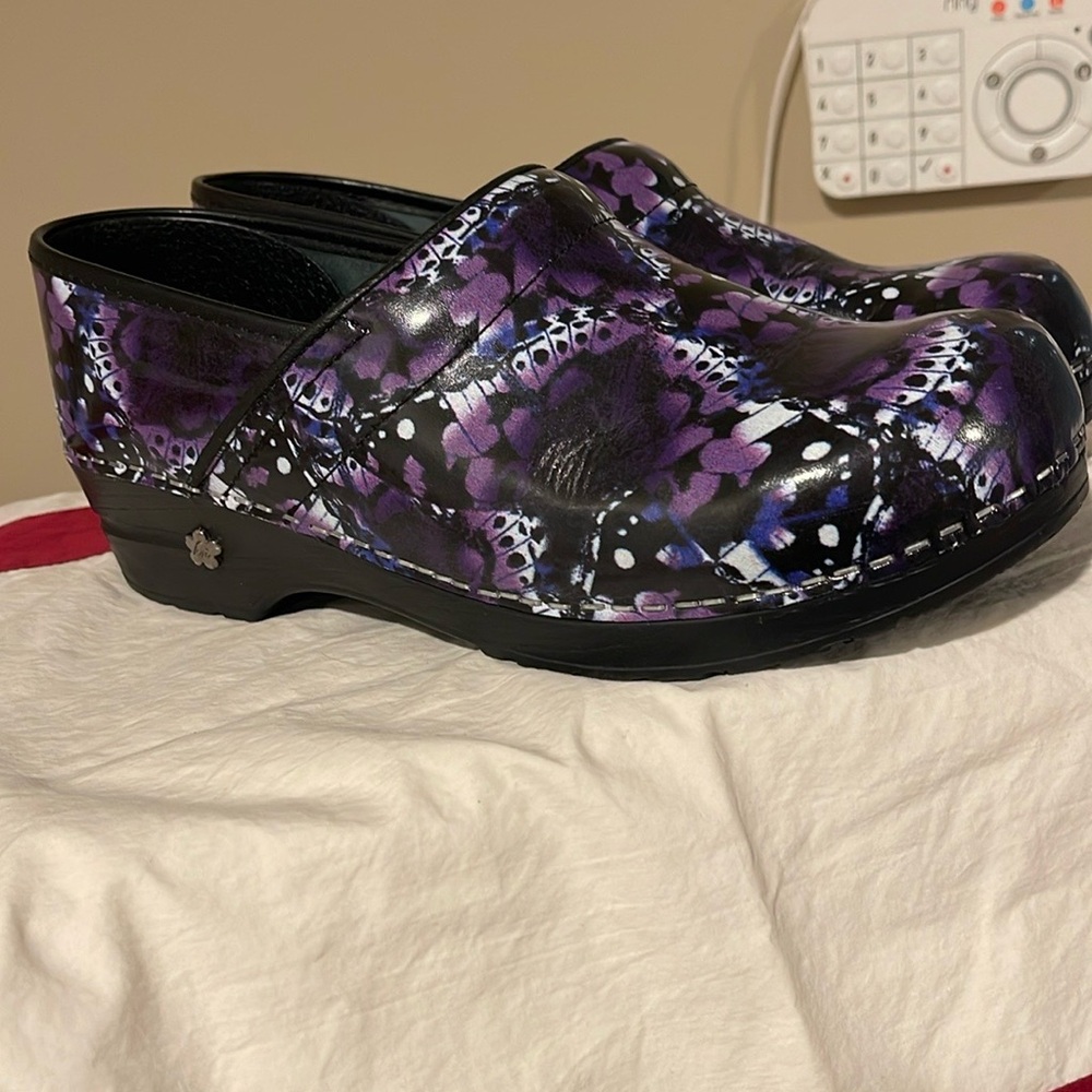 Women's Purple Floral Clogs